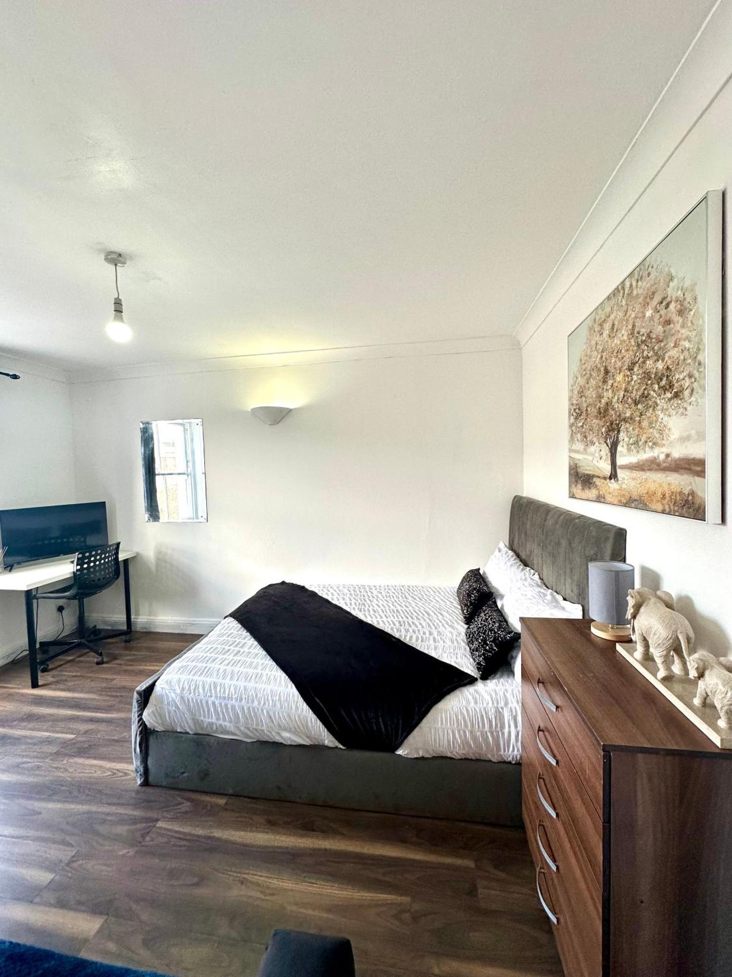 Spacious 4- Bedroom Flat! Kings Cross, St Pancras *