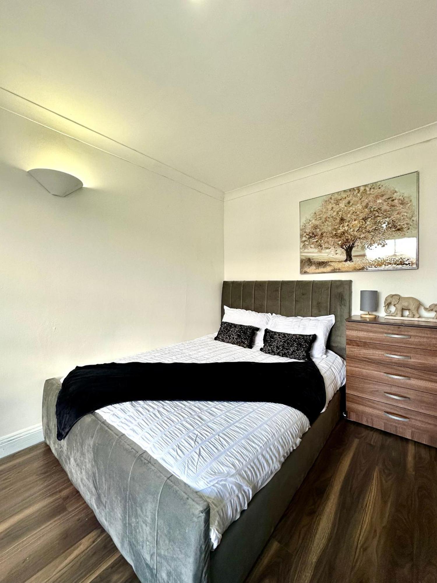 Spacious 4- Bedroom Flat! Kings Cross, St Pancras * Londra